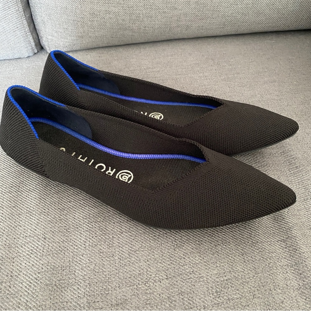 Black Rothy’s pointy flats